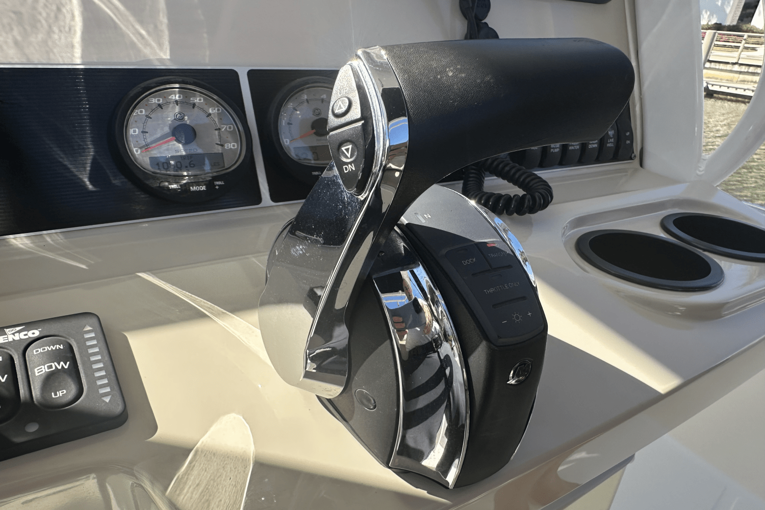 Slide: The Image of Boston Whaler 270 DAUNTLESS 2019 - 24