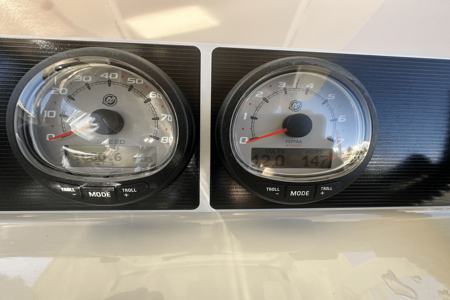 Slide: The Image of Boston Whaler 270 DAUNTLESS 2019 - 25