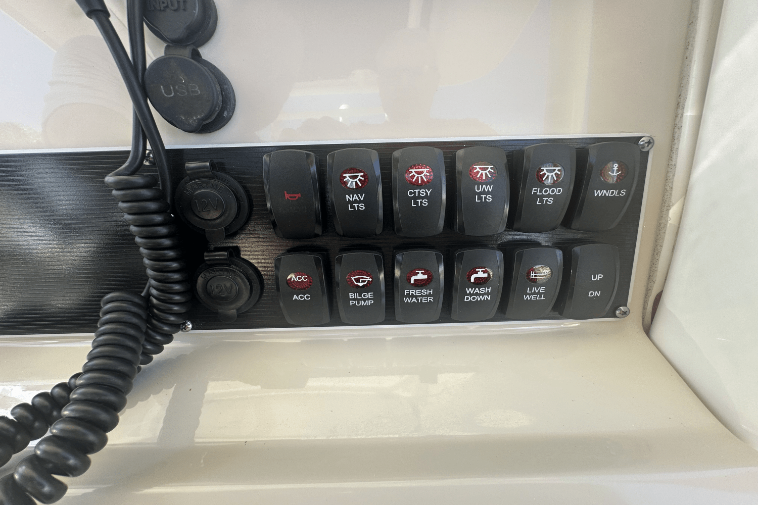 Slide: The Image of Boston Whaler 270 DAUNTLESS 2019 - 27