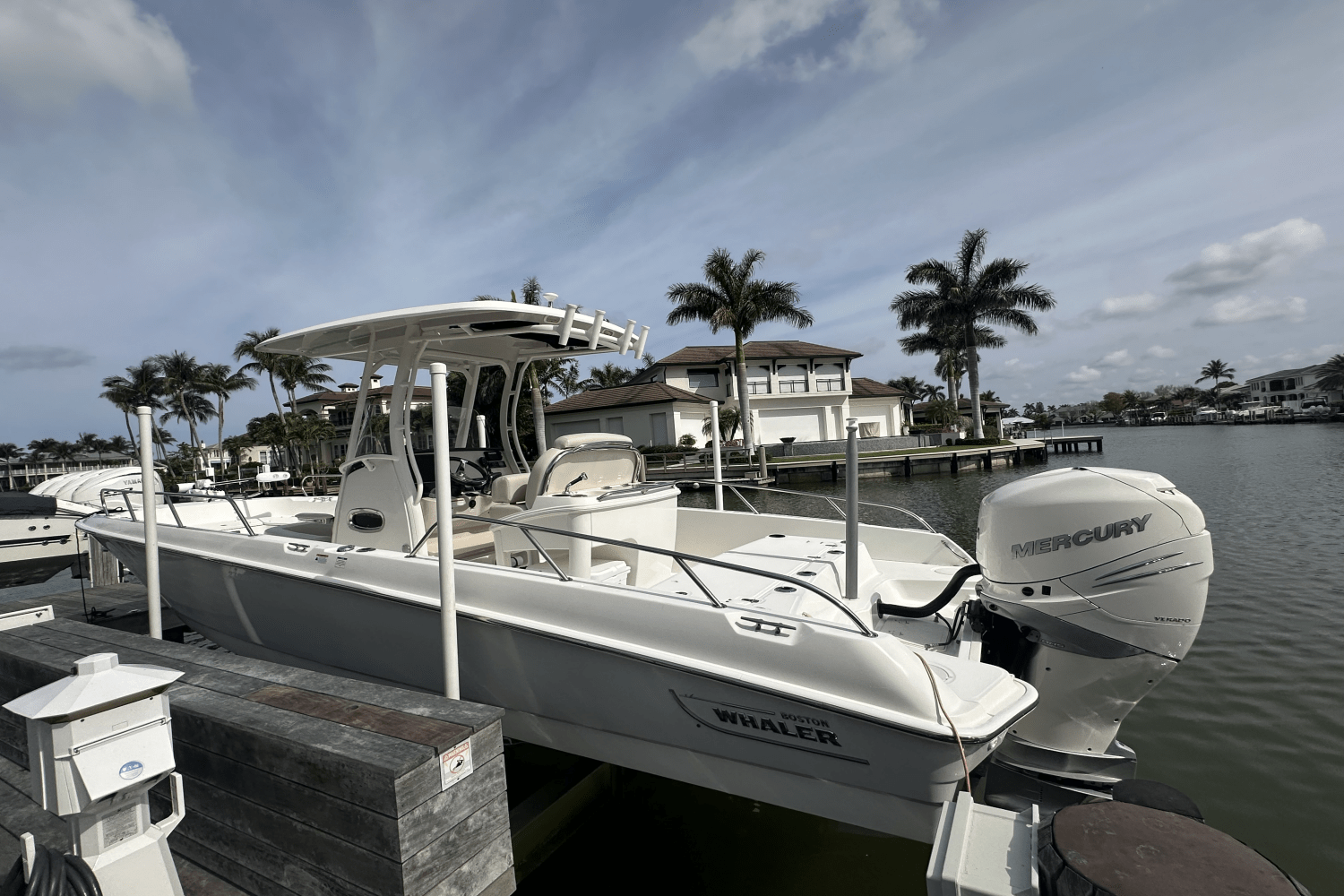 Slide: The Image of Boston Whaler 270 DAUNTLESS 2019 - 3