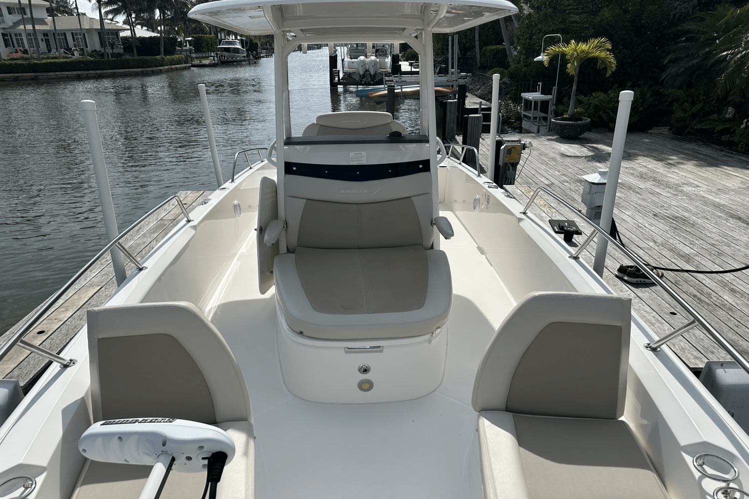 Slide: The Image of Boston Whaler 270 DAUNTLESS 2019 - 31