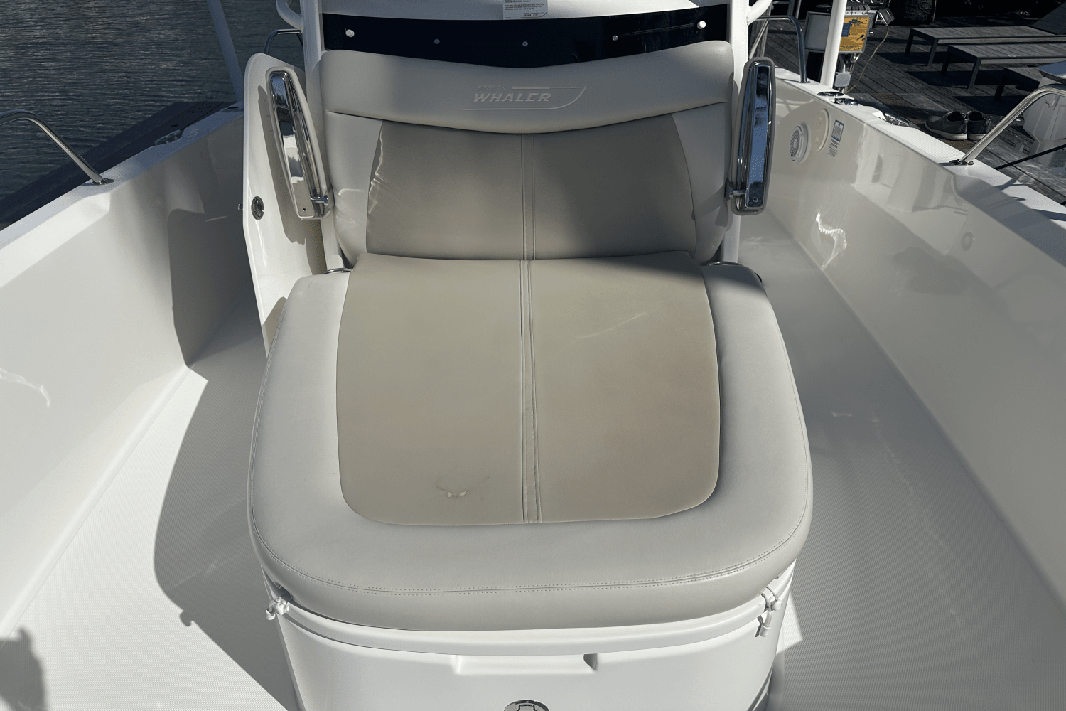 Slide: The Image of Boston Whaler 270 DAUNTLESS 2019 - 32
