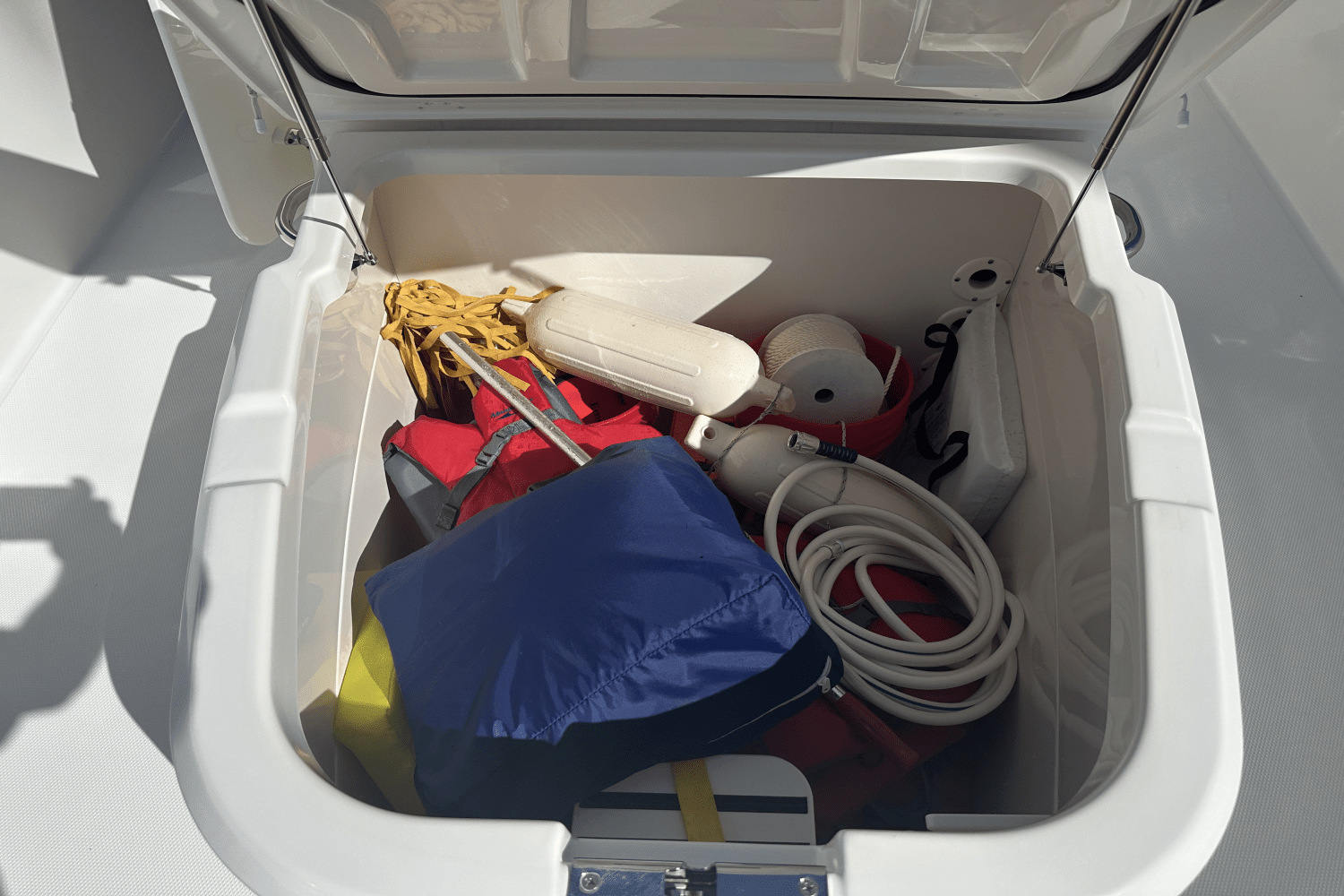 Slide: The Image of Boston Whaler 270 DAUNTLESS 2019 - 33