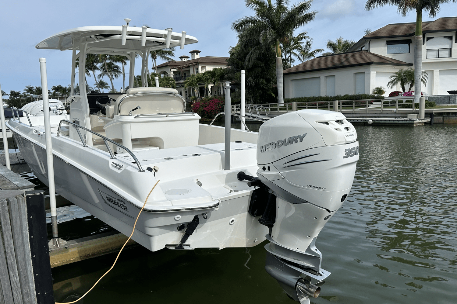 Slide: The Image of Boston Whaler 270 DAUNTLESS 2019 - 4