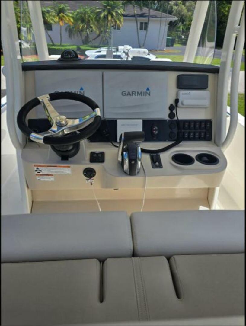 Slide: The Image of Boston Whaler 270 Dauntless 2019 - 5615900