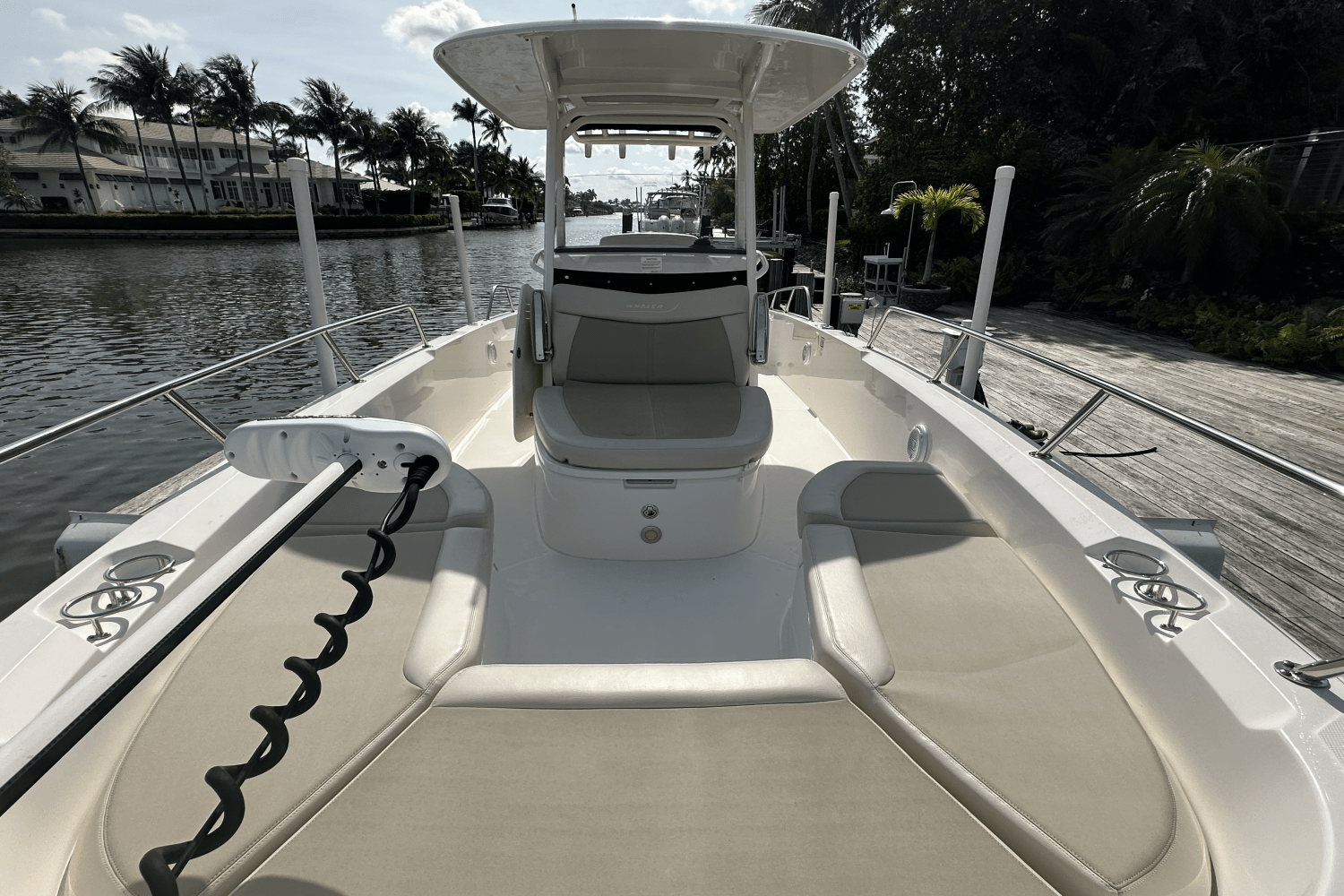 Slide: The Image of Boston Whaler 270 DAUNTLESS 2019 - 8