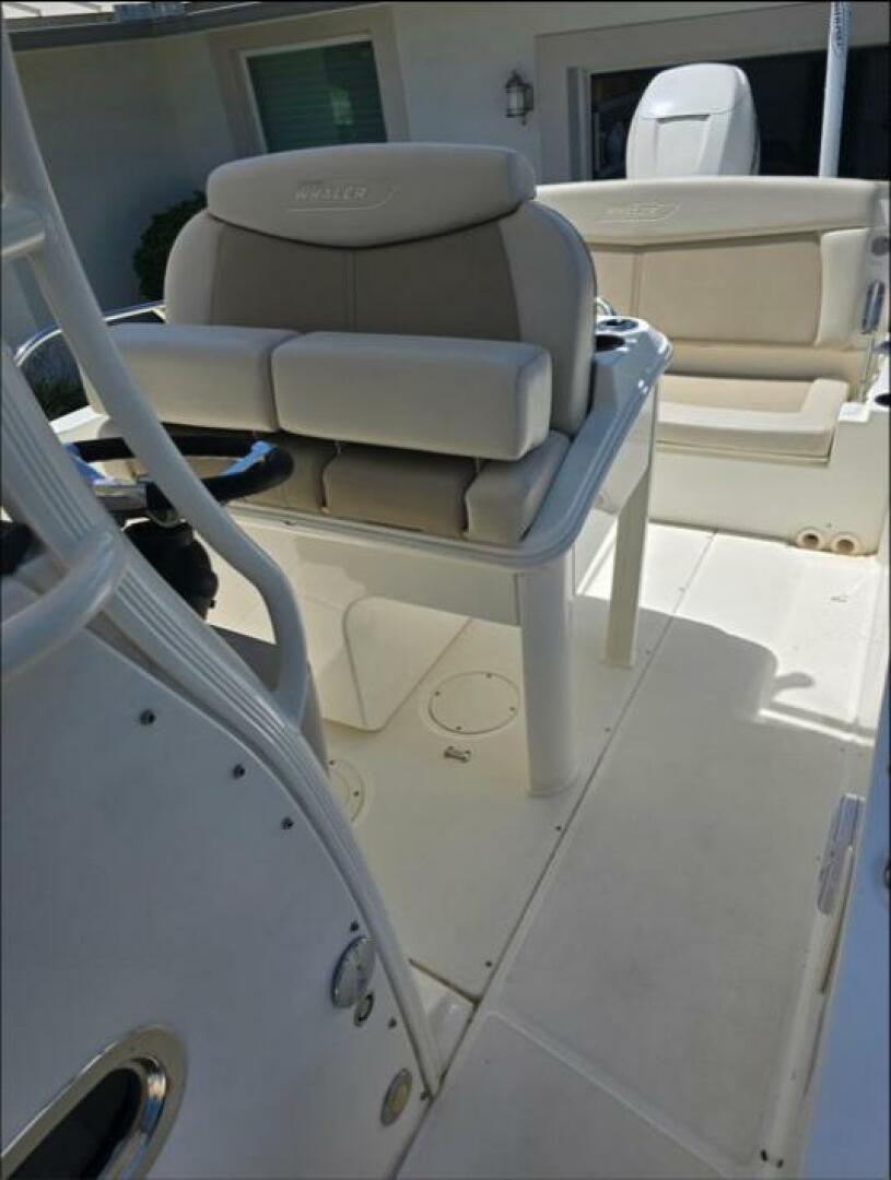 Slide: The Image of Boston Whaler 270 Dauntless 2019 - 5615903
