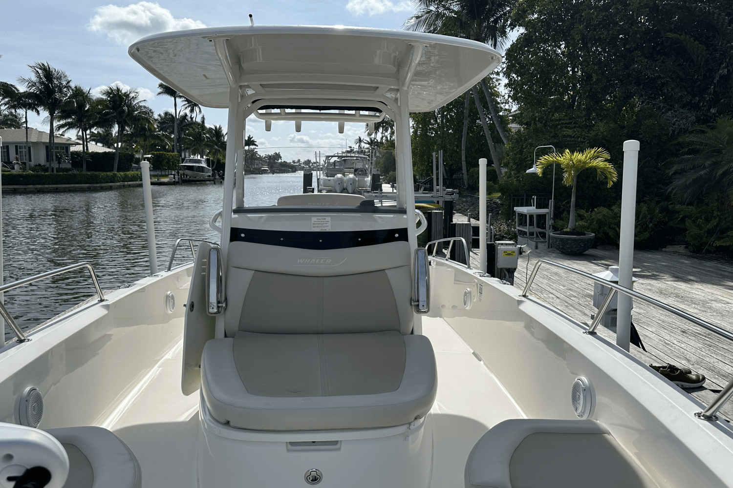 Slide: The Image of Boston Whaler 270 DAUNTLESS 2019 - 9
