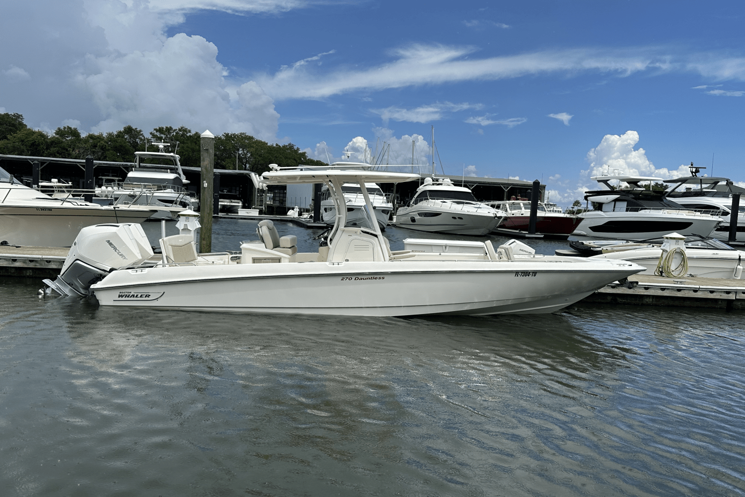 Slide: The Image of Boston Whaler 270 DAUNTLESS 2021 - 0