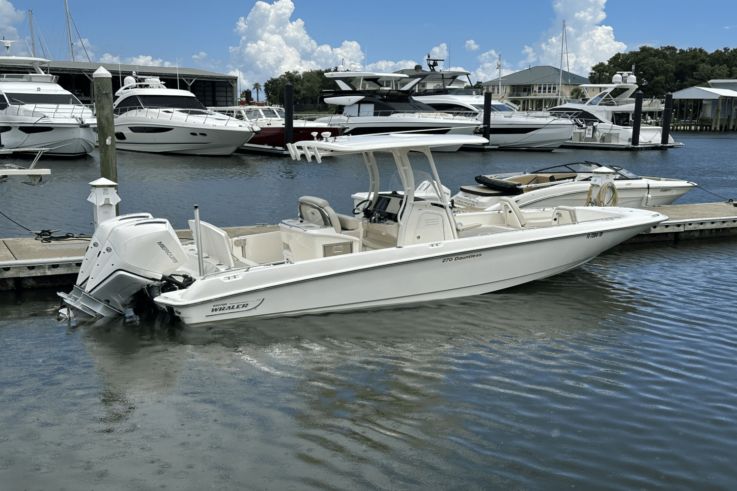 Slide: The Image of Boston Whaler 270 DAUNTLESS 2021 - 1