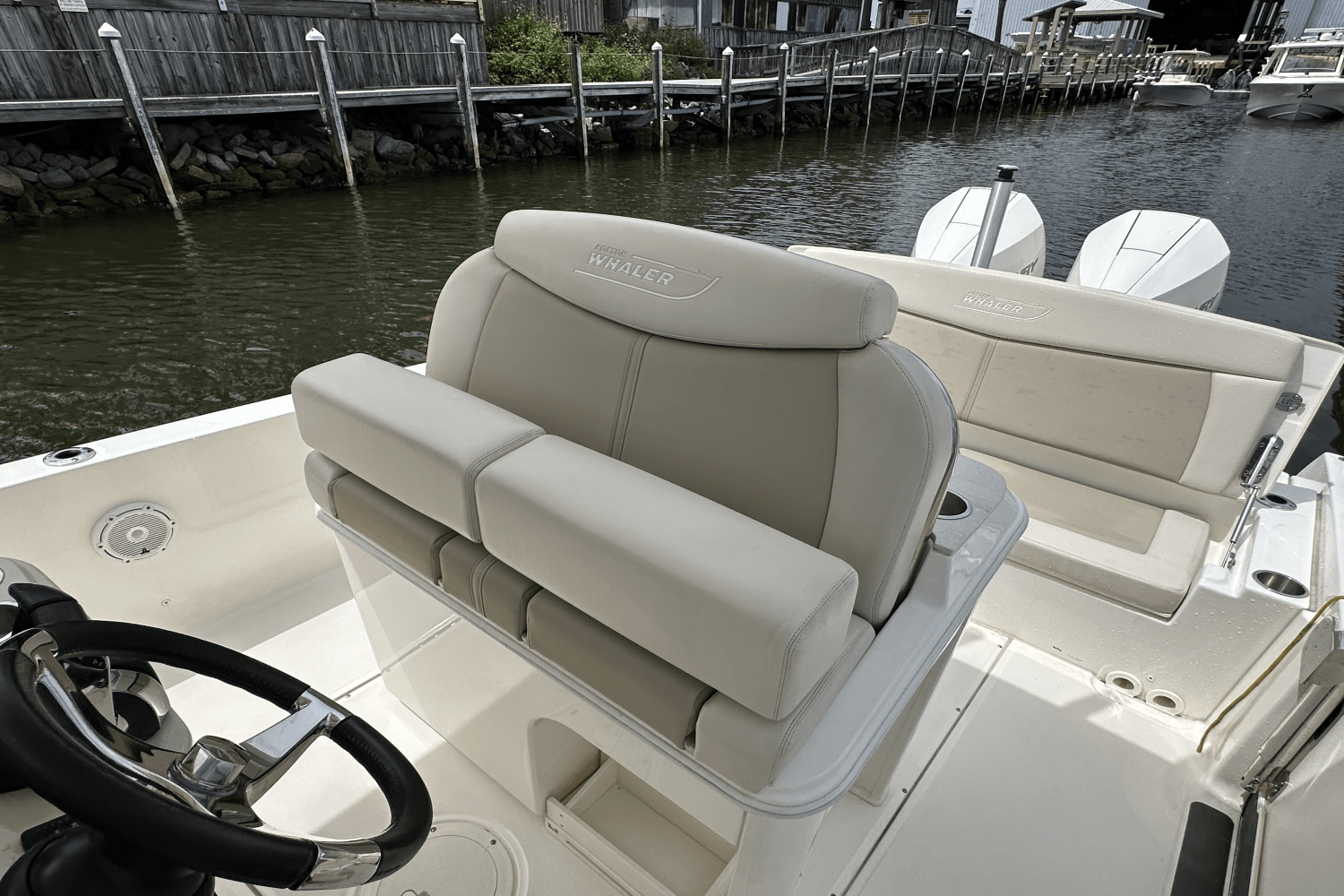 Slide: The Image of Boston Whaler 270 DAUNTLESS 2021 - 12
