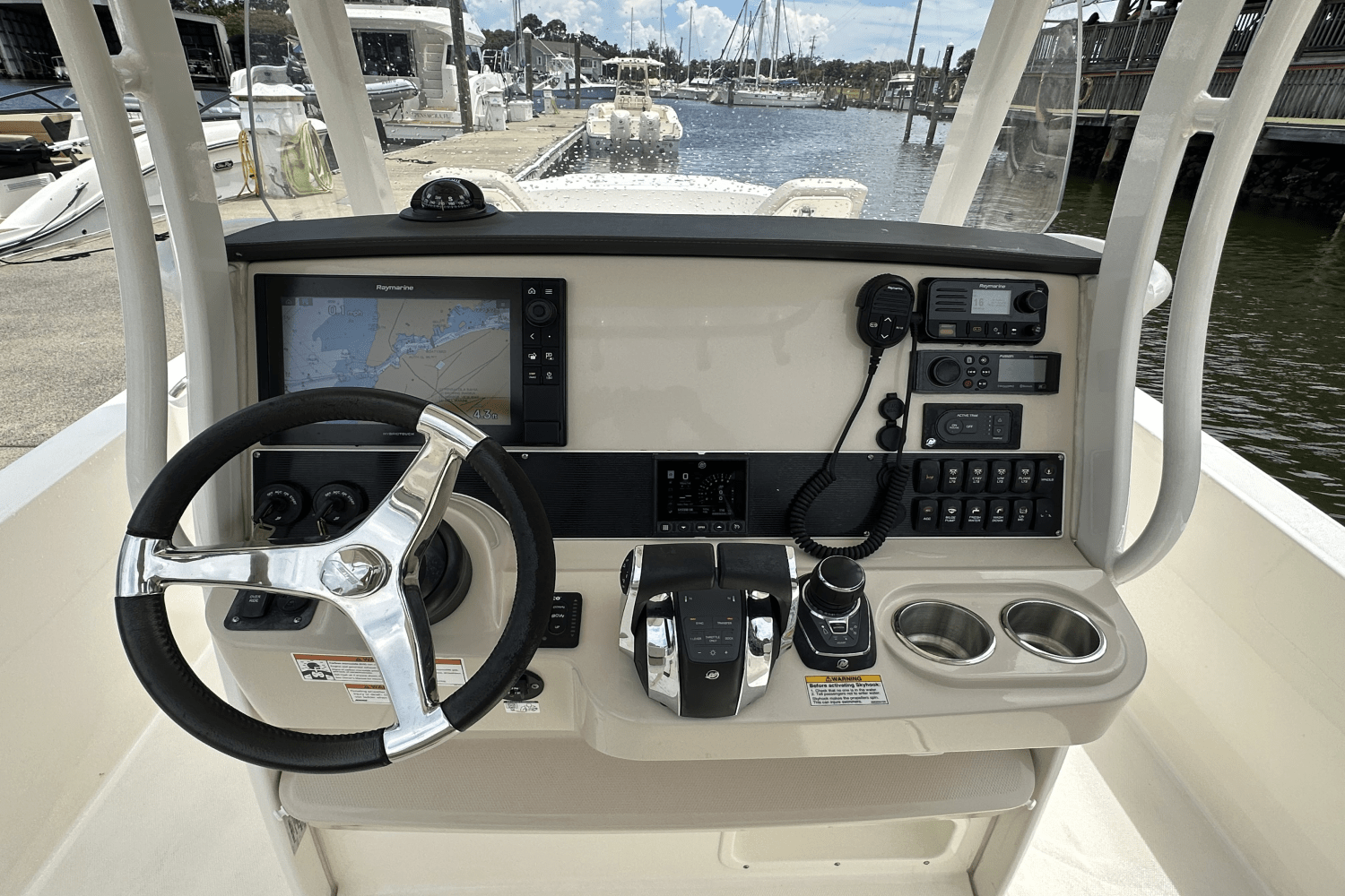 Slide: The Image of Boston Whaler 270 DAUNTLESS 2021 - 14