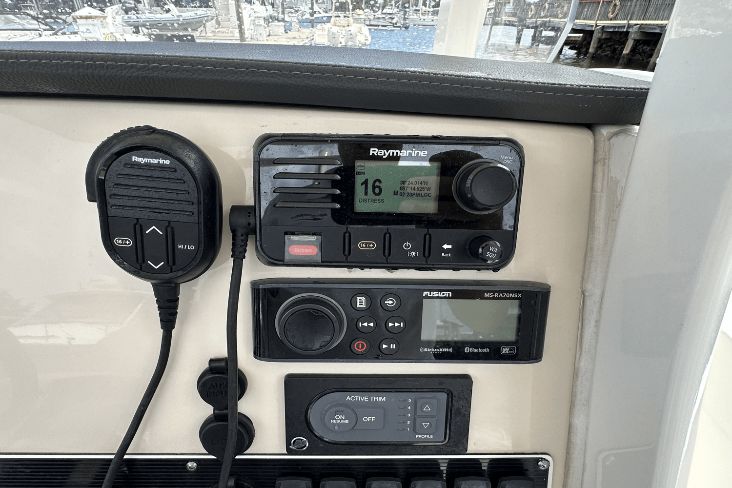 Slide: The Image of Boston Whaler 270 DAUNTLESS 2021 - 16