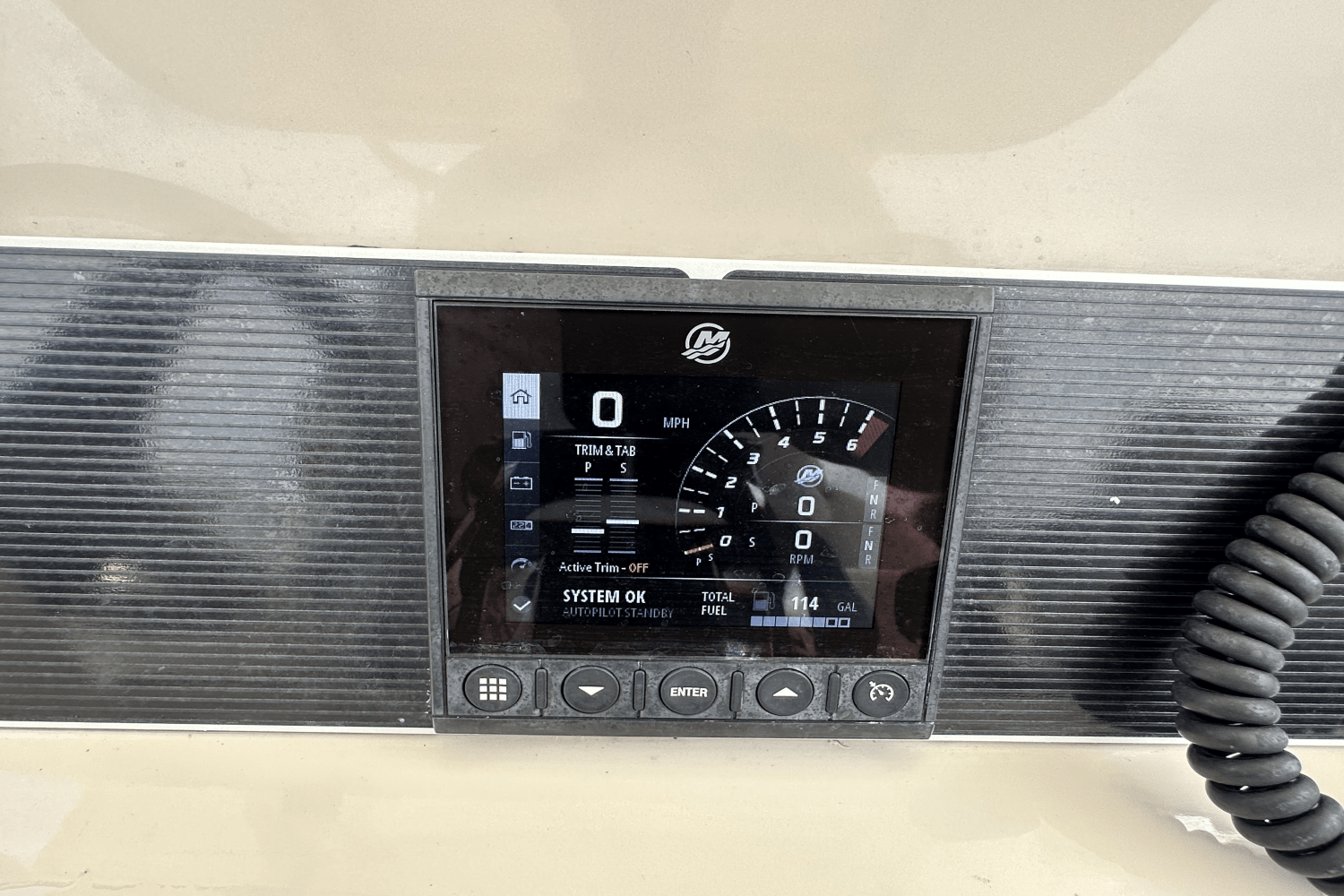 Slide: The Image of Boston Whaler 270 DAUNTLESS 2021 - 19