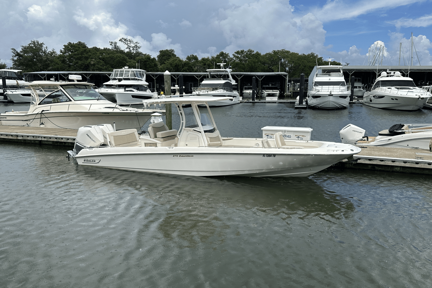 Slide: The Image of Boston Whaler 270 DAUNTLESS 2021 - 2