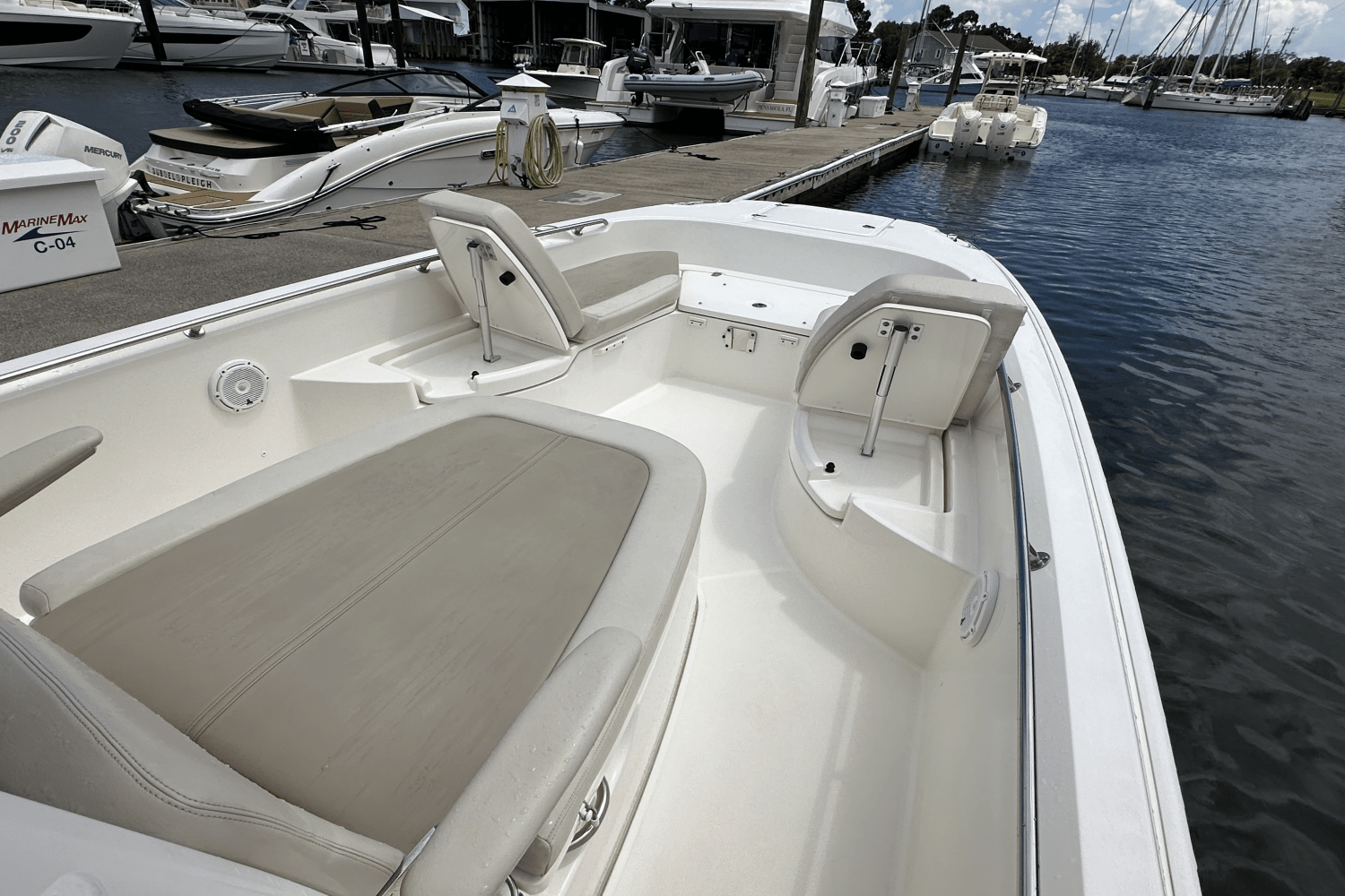 Slide: The Image of Boston Whaler 270 DAUNTLESS 2021 - 21