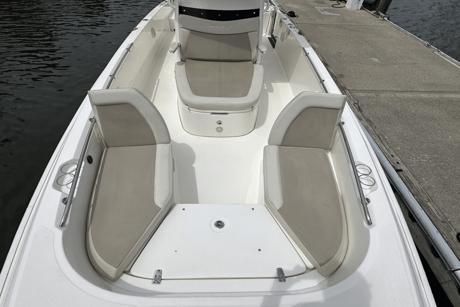 Slide: The Image of Boston Whaler 270 DAUNTLESS 2021 - 22