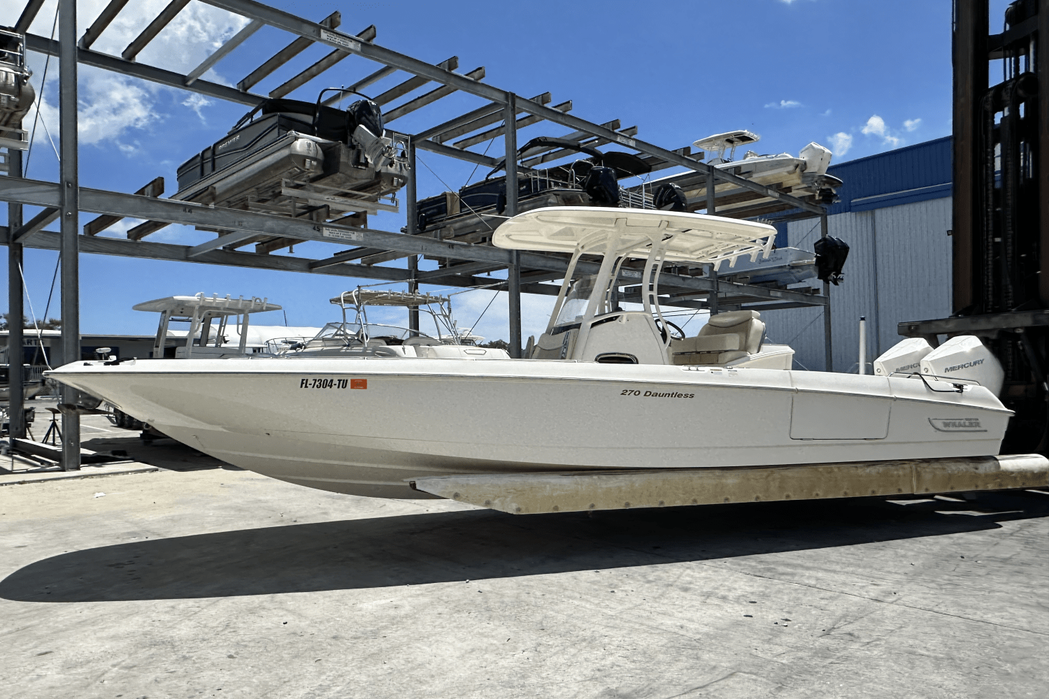 Slide: The Image of Boston Whaler 270 DAUNTLESS 2021 - 3