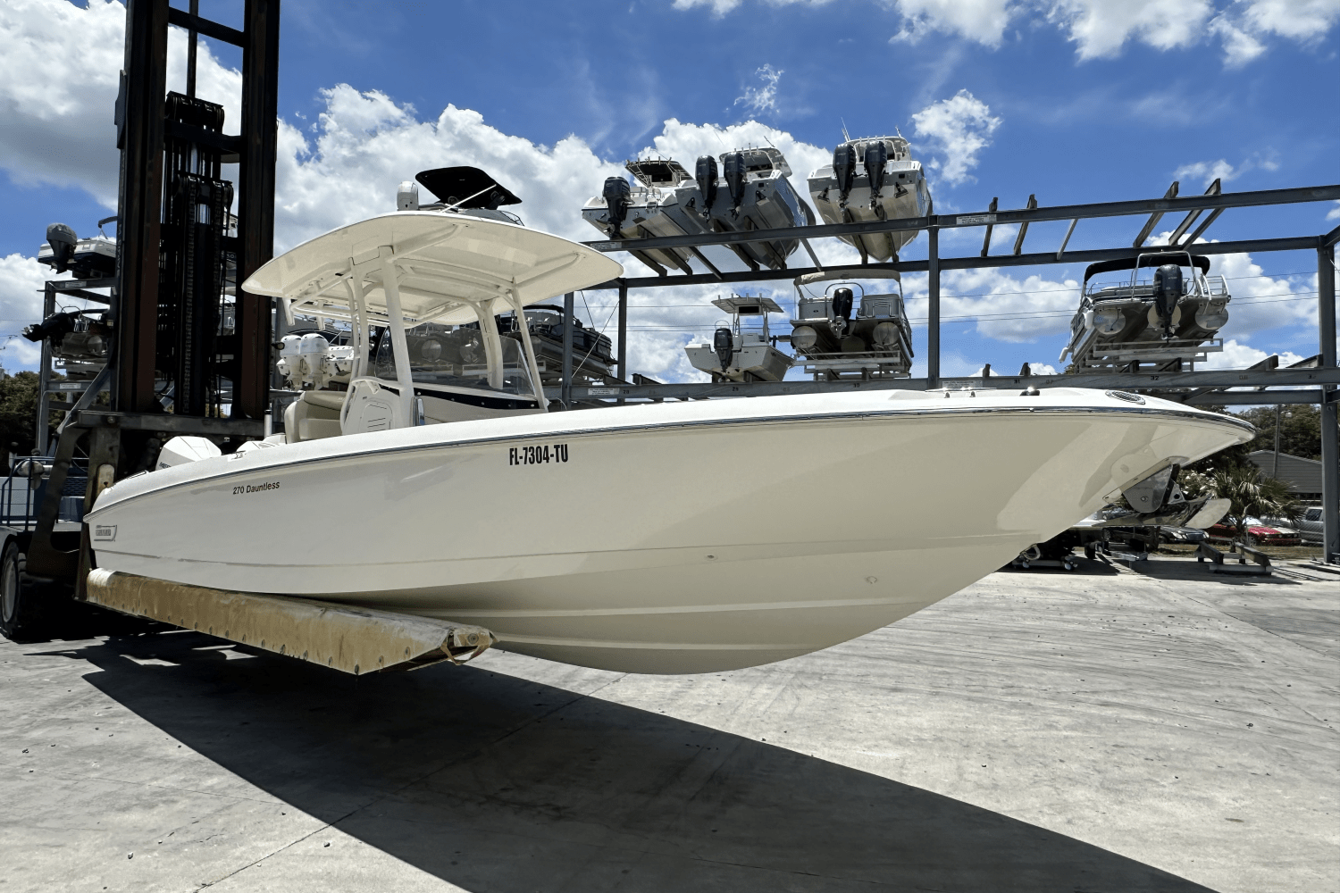 Slide: The Image of Boston Whaler 270 DAUNTLESS 2021 - 4