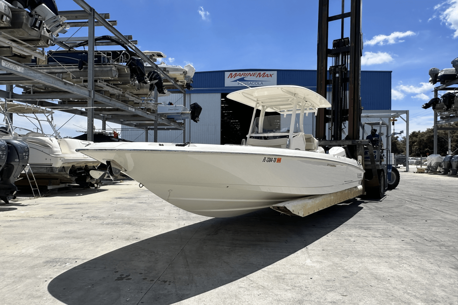 Slide: The Image of Boston Whaler 270 DAUNTLESS 2021 - 5