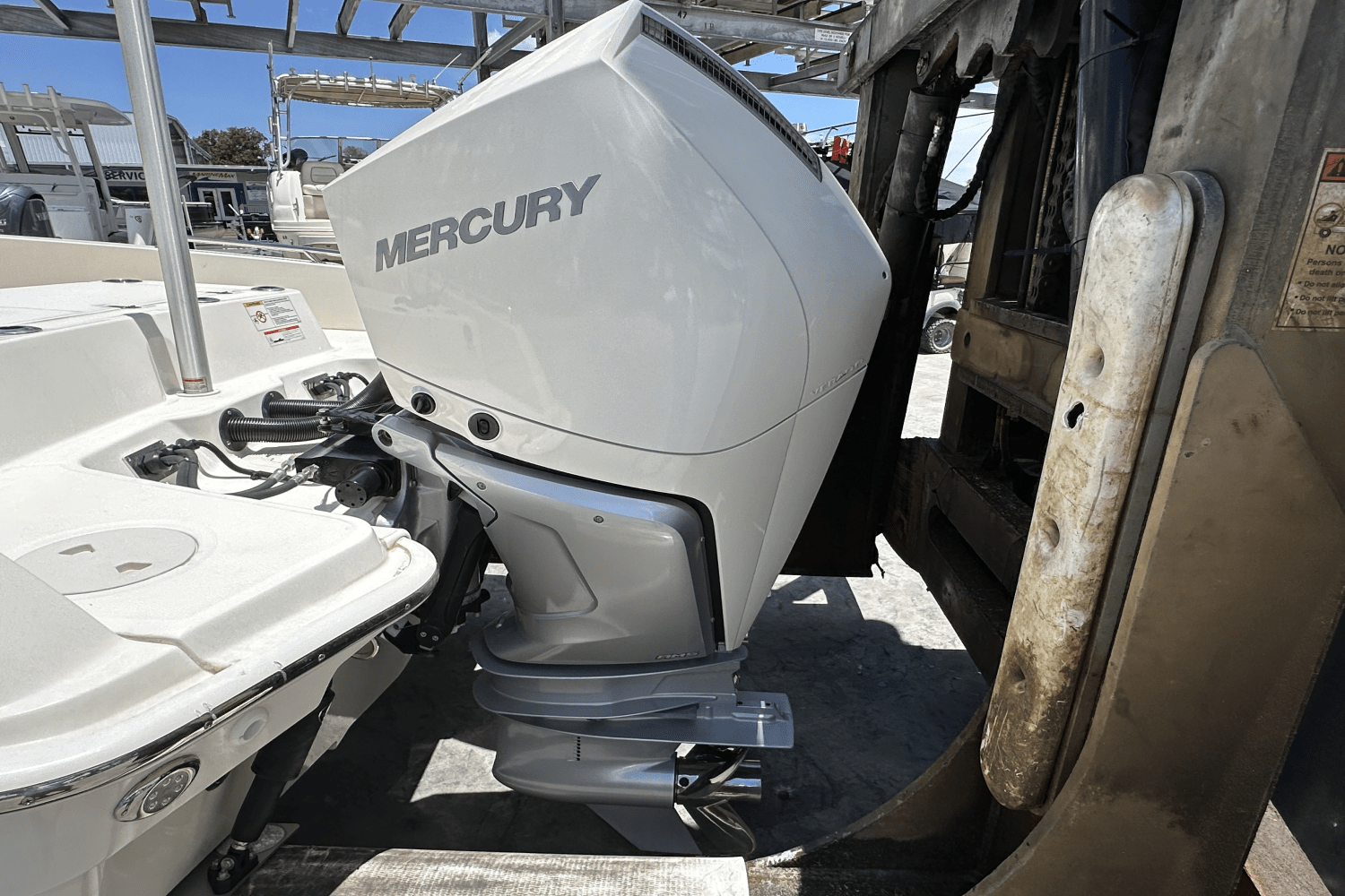 Slide: The Image of Boston Whaler 270 DAUNTLESS 2021 - 8