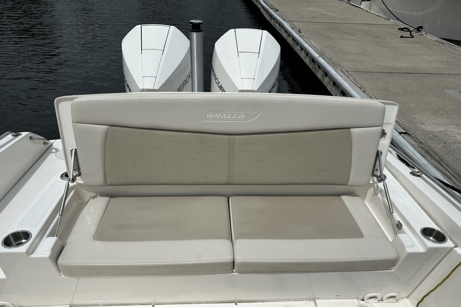 Slide: The Image of Boston Whaler 270 DAUNTLESS 2021 - 9
