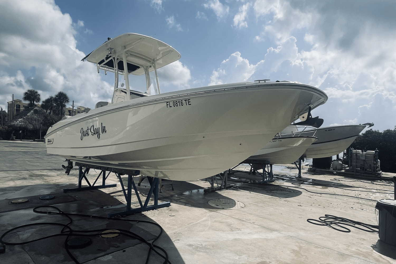 Slide: The Image of Boston Whaler 270 DAUNTLESS 2022 - 1