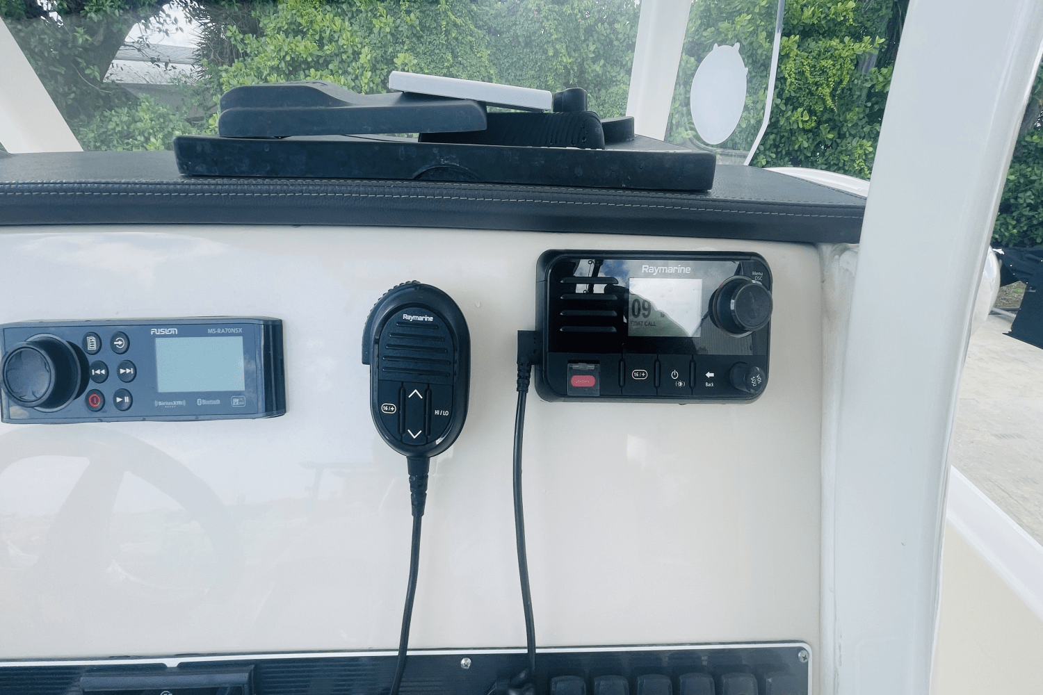 Slide: The Image of Boston Whaler 270 DAUNTLESS 2022 - 14