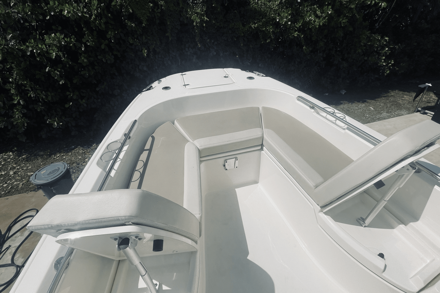 Slide: The Image of Boston Whaler 270 DAUNTLESS 2022 - 26