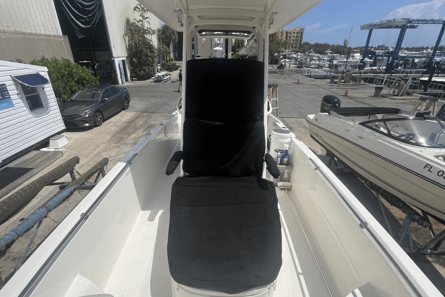 Slide: The Image of Boston Whaler 270 DAUNTLESS 2022 - 31