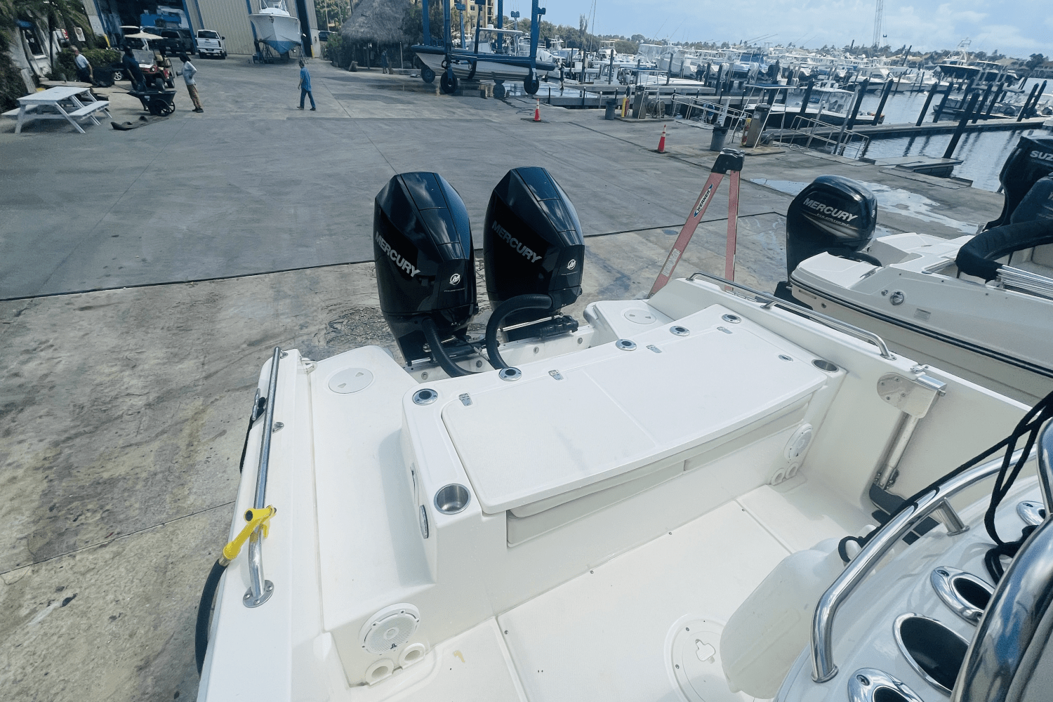 Slide: The Image of Boston Whaler 270 DAUNTLESS 2022 - 36