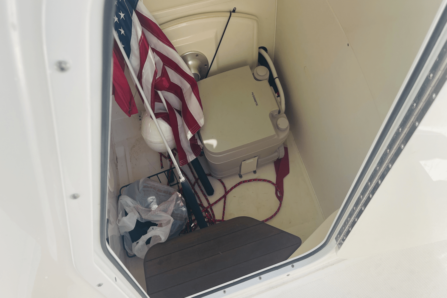 Slide: The Image of Boston Whaler 270 DAUNTLESS 2022 - 38