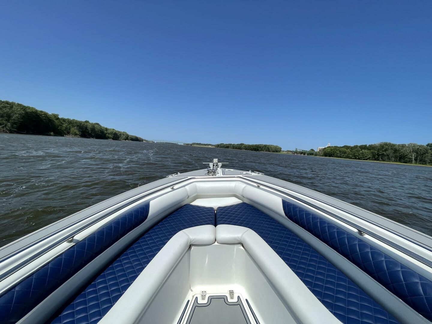 Slide: The Image of Boston Whaler 270 Outrage w/trailer 2004 - 5152437