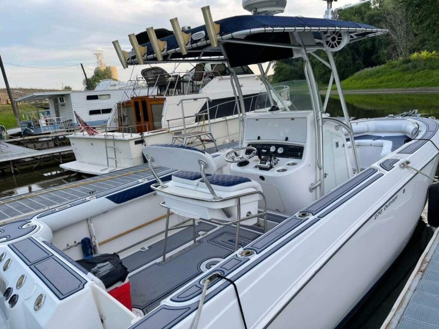 Slide: The Image of Boston Whaler 270 Outrage w/trailer 2004 - 5152440