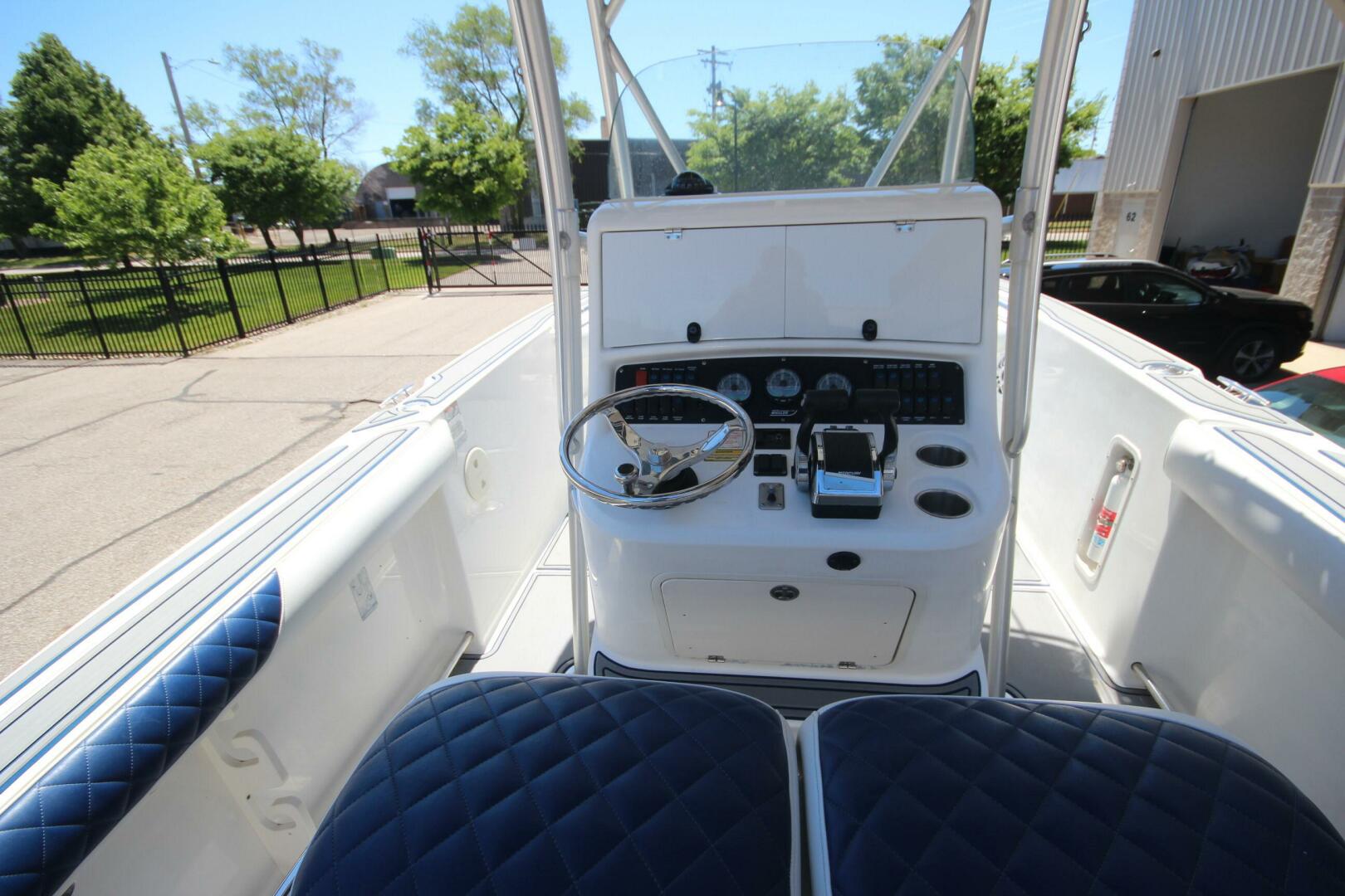 Slide: The Image of Boston Whaler 270 Outrage w/trailer 2004 - 5152446