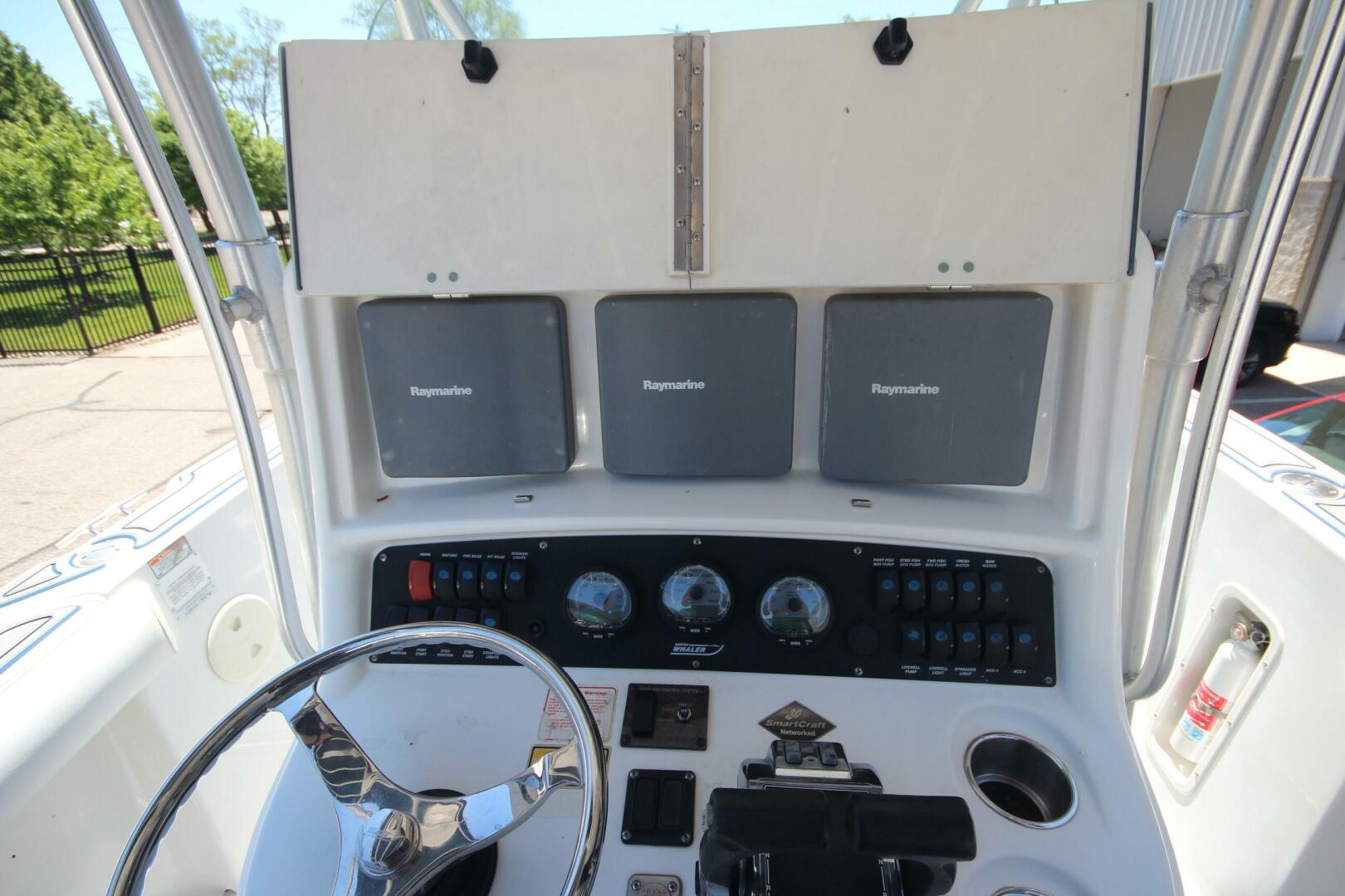 Slide: The Image of Boston Whaler 270 Outrage w/trailer 2004 - 5152447