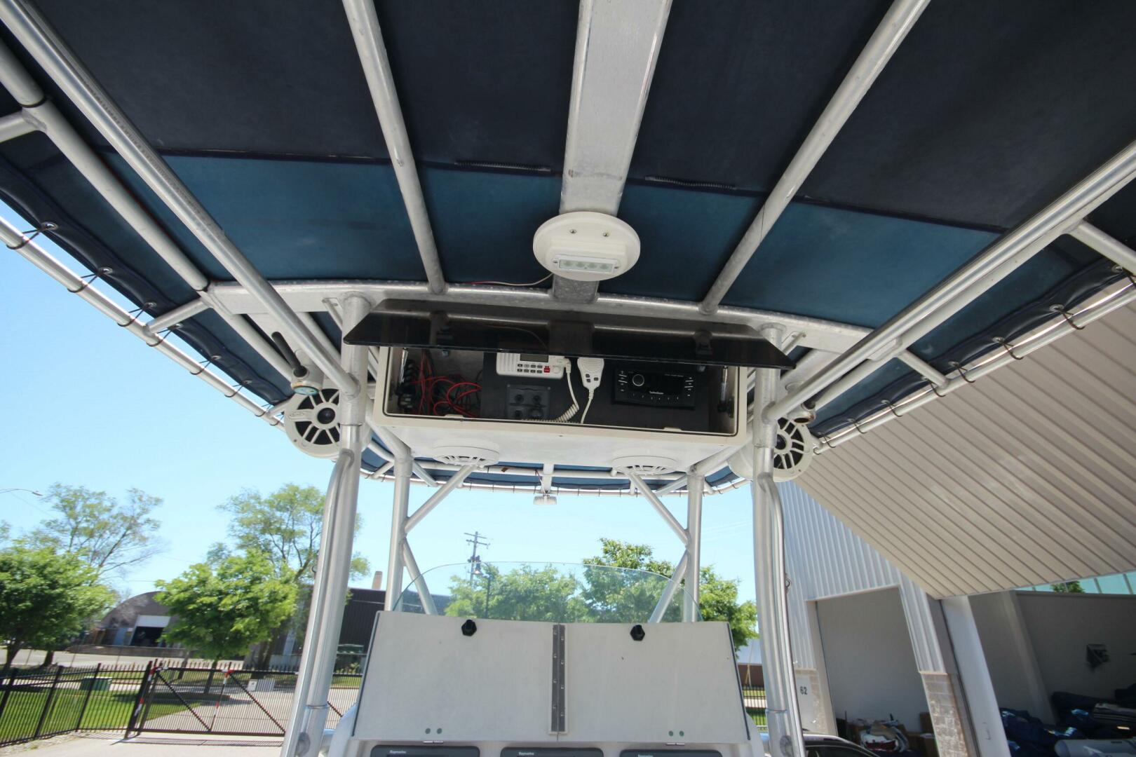 Slide: The Image of Boston Whaler 270 Outrage w/trailer 2004 - 5152449