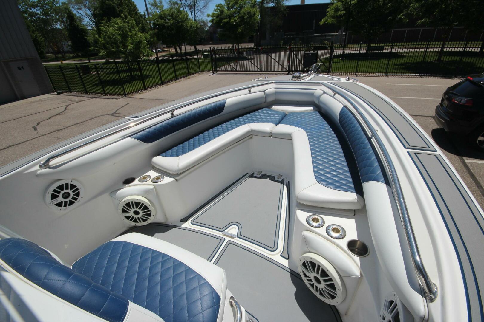 Slide: The Image of Boston Whaler 270 Outrage w/trailer 2004 - 5152451