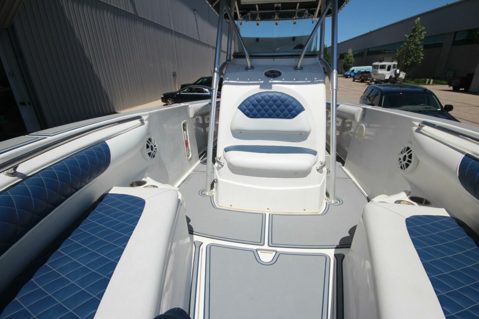 Slide: The Image of Boston Whaler 270 Outrage w/trailer 2004 - 5152452