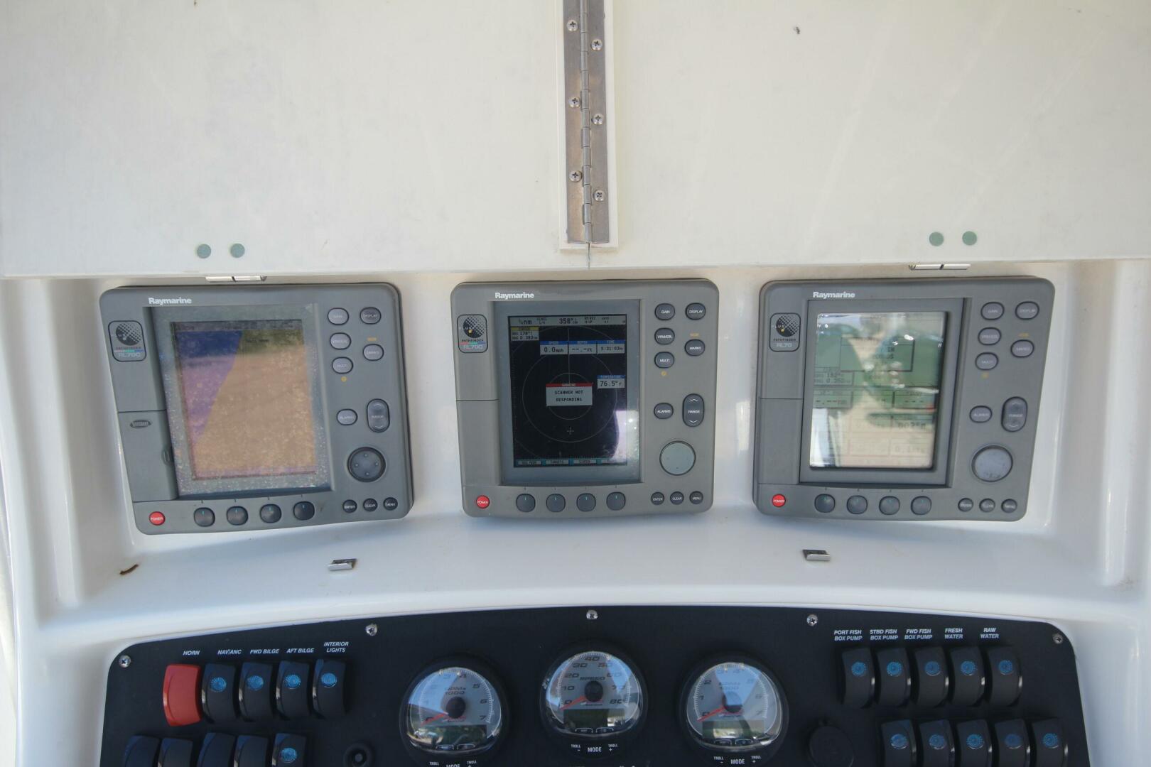 Slide: The Image of Boston Whaler 270 Outrage w/trailer 2004 - 5152453