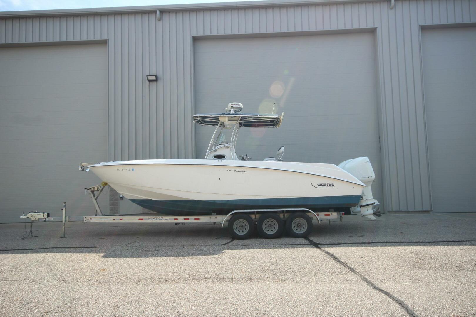 Slide: The Image of Boston Whaler 270 Outrage w/trailer 2004 - 5152454