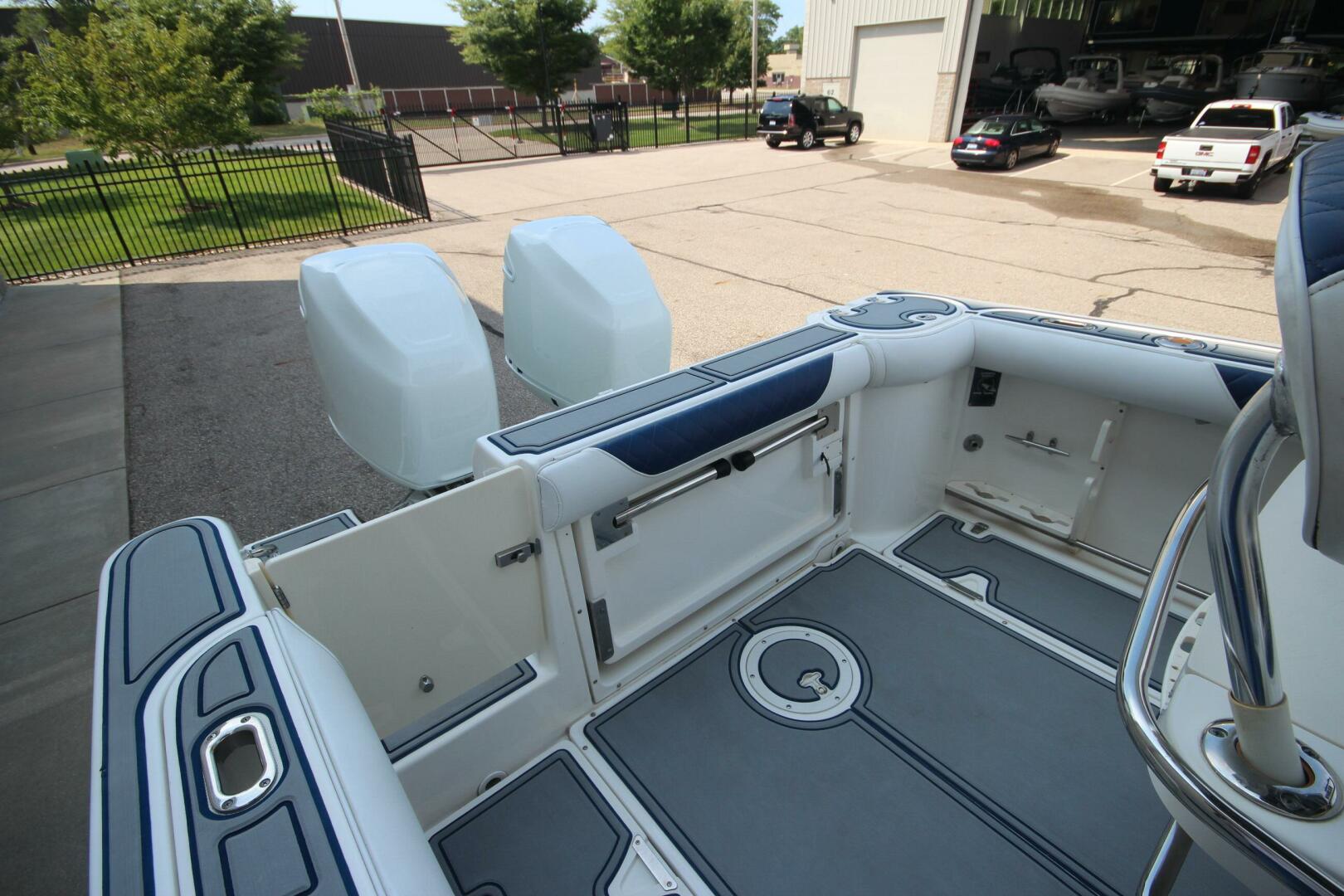 Slide: The Image of Boston Whaler 270 Outrage w/trailer 2004 - 5152462