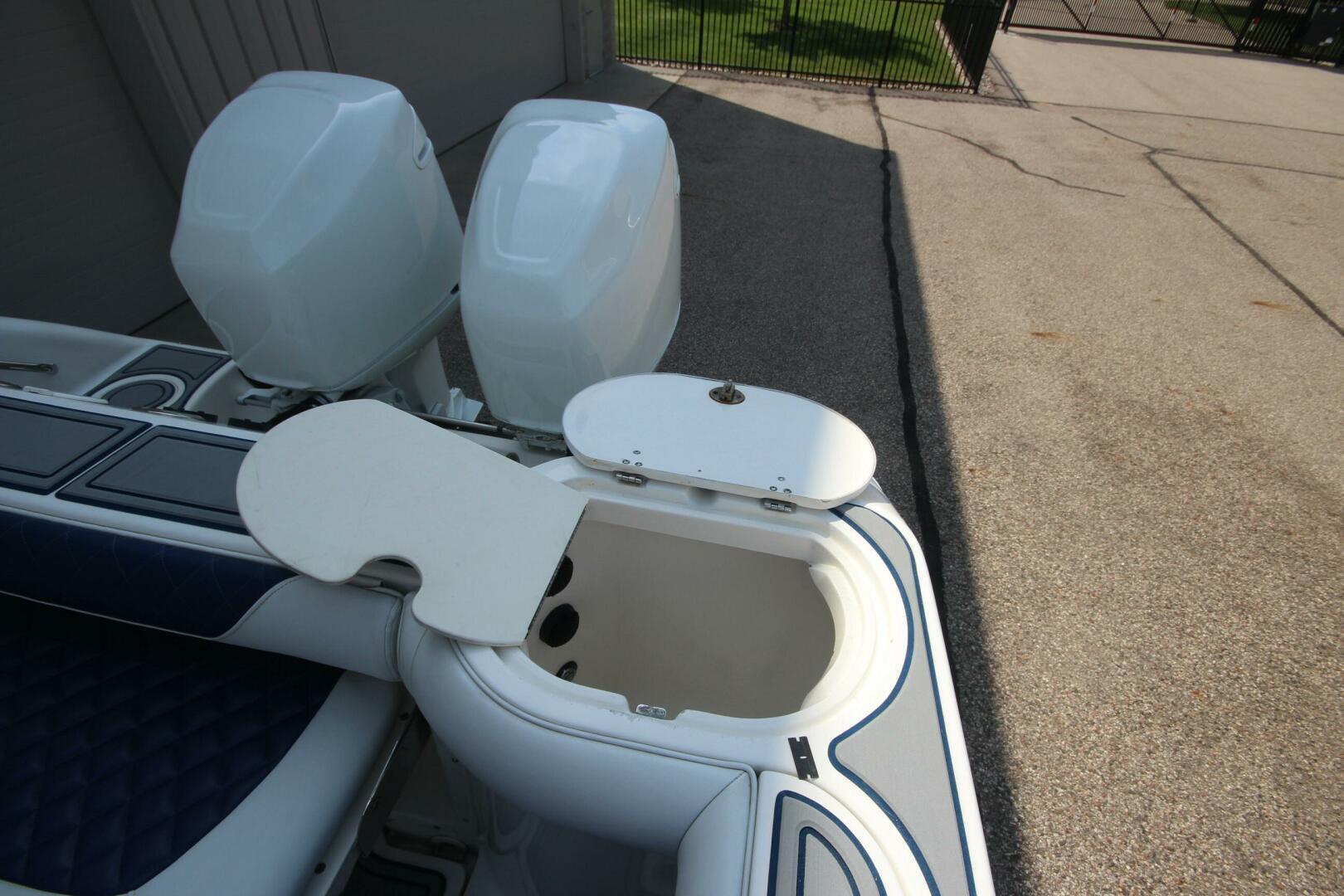 Slide: The Image of Boston Whaler 270 Outrage w/trailer 2004 - 5152464