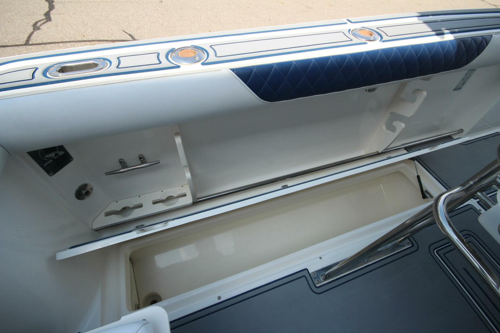 Slide: The Image of Boston Whaler 270 Outrage w/trailer 2004 - 5152465