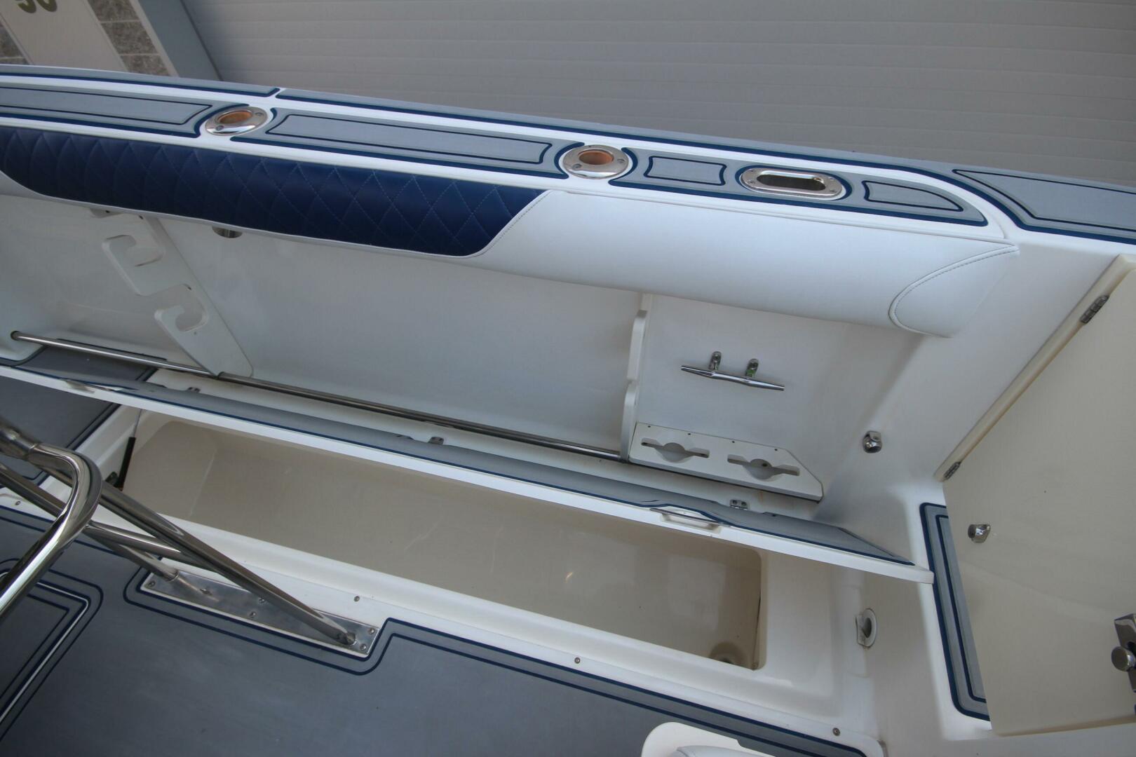 Slide: The Image of Boston Whaler 270 Outrage w/trailer 2004 - 5152466