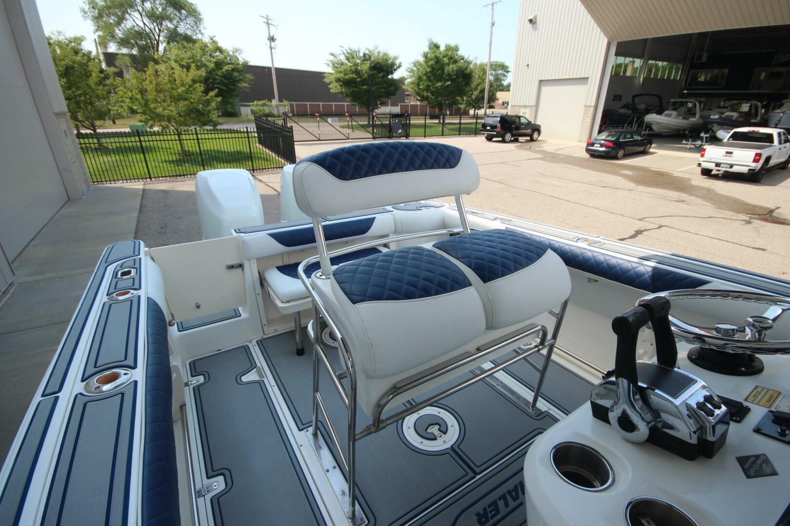 Slide: The Image of Boston Whaler 270 Outrage w/trailer 2004 - 5152468