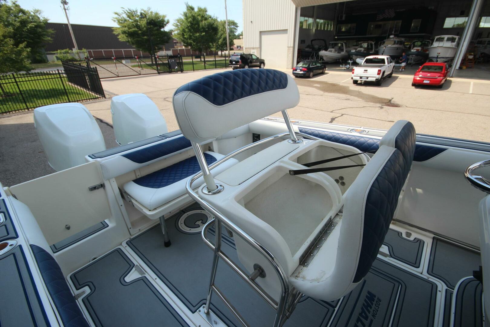 Slide: The Image of Boston Whaler 270 Outrage w/trailer 2004 - 5152469