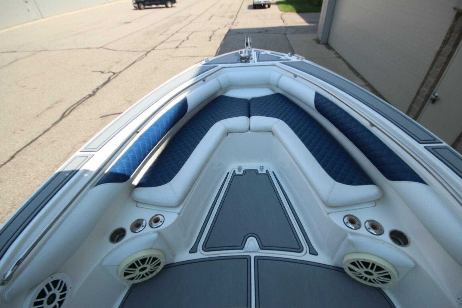 Slide: The Image of Boston Whaler 270 Outrage w/trailer 2004 - 5152478