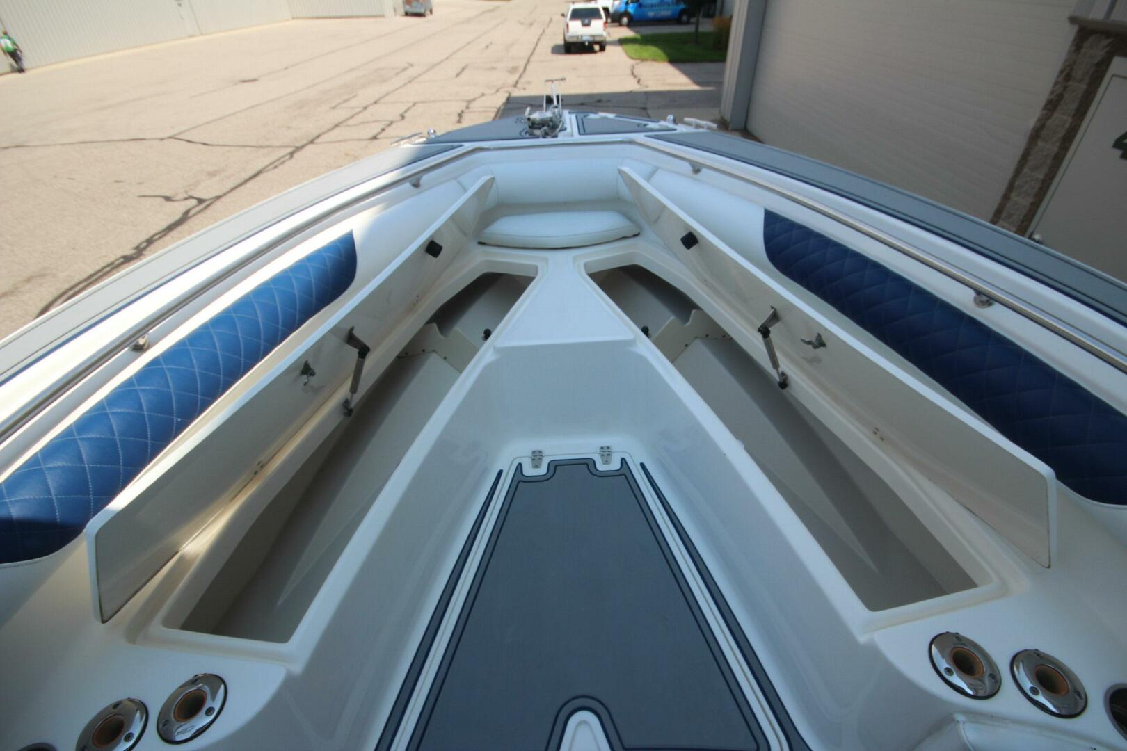 Slide: The Image of Boston Whaler 270 Outrage w/trailer 2004 - 5152480