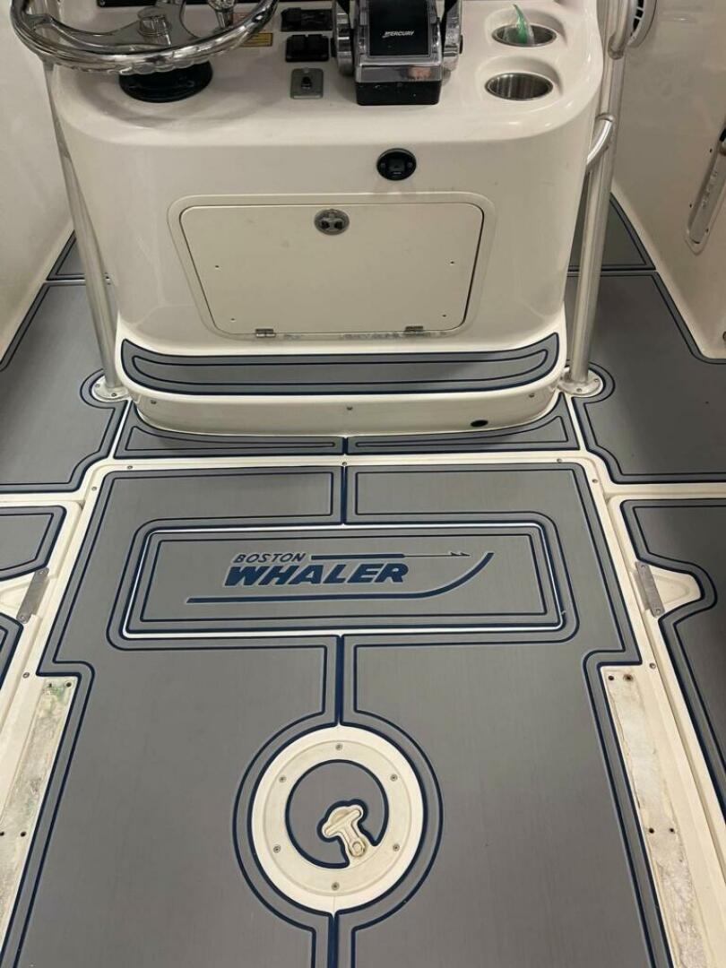 Slide: The Image of Boston Whaler 270 Outrage w/trailer 2004 - 5152484